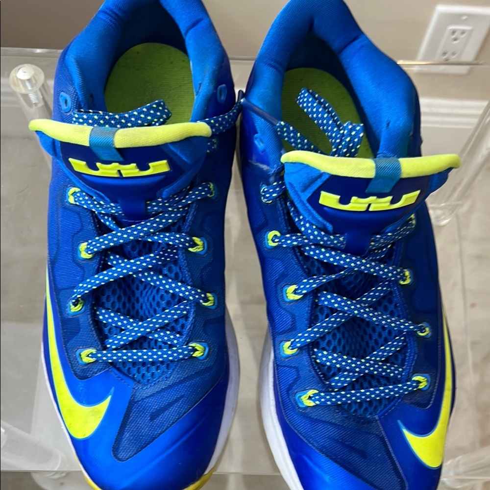 LeBron James Nike Men Blue and Yellow Sneakers with Padded Ankle Support - Picture 4 of 13